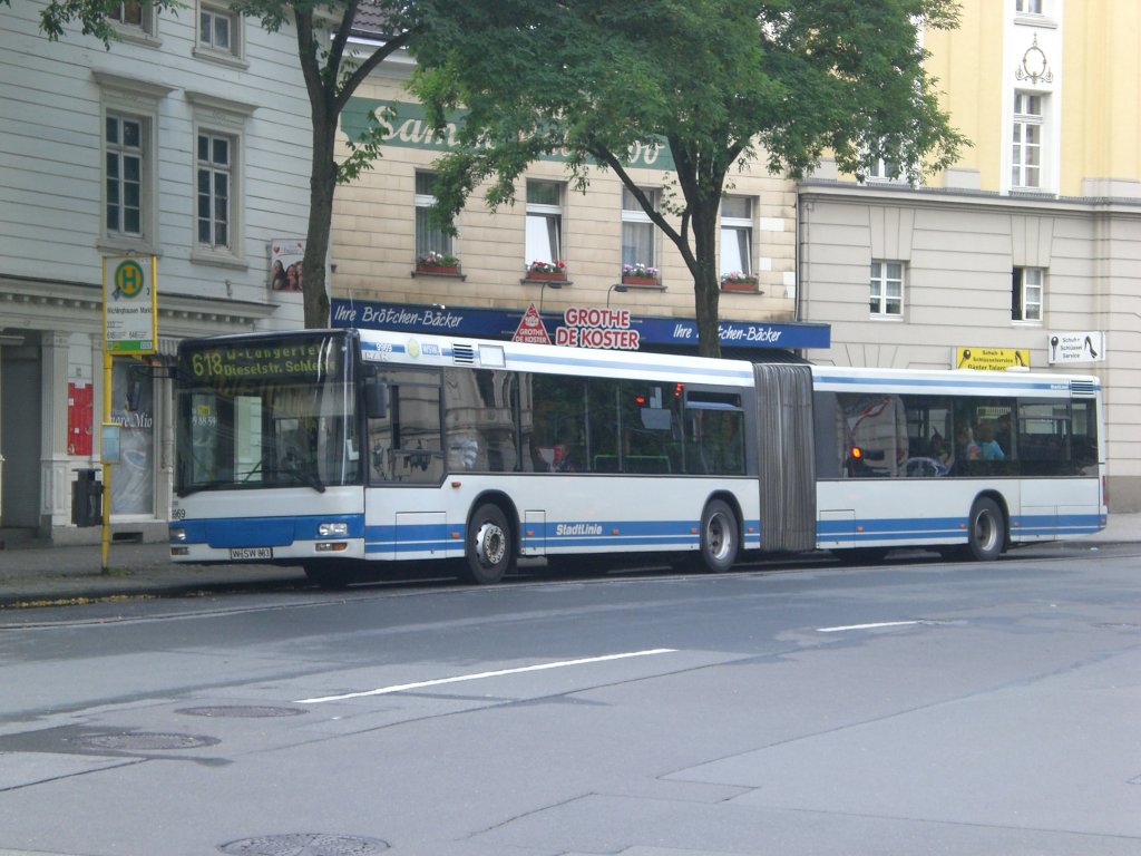  MAN Niederflurbus 2. Generation auf der Linie 618 nach Wuppertal Langerfeld Dieselstrae Schleife an der Haltestelle Wuppertal-Wichlinghausen Markt.(19.7.2012) 