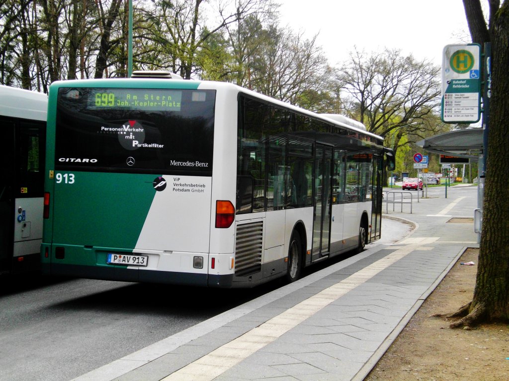  Mercedes-Benz O 530 I (Citaro) auf der Linie 693 nach Am Stern Johannes-Kepler-Platz am Bahnhof Rehbrcke.(28.4.2013) 