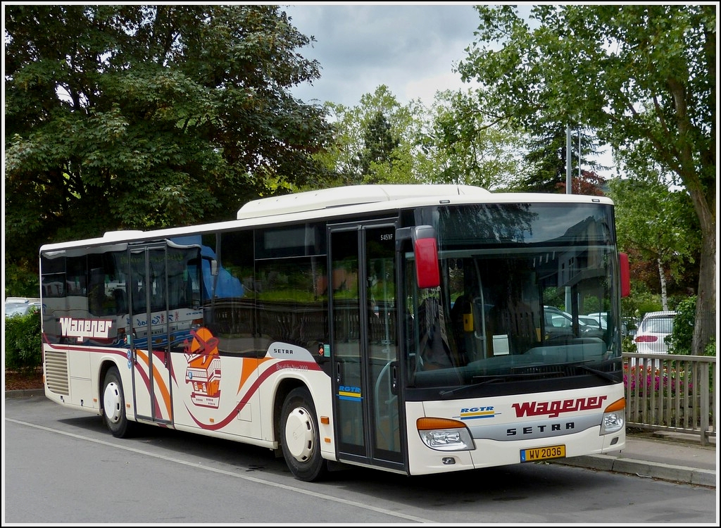 ( WV 2036)  Am 15 06.2013 wartet dieser Setra S 415 NF, der Firma Wagener aus Mertzig, am Bahnhof von Ettelbrck auf seinen nchsten Einsatz.