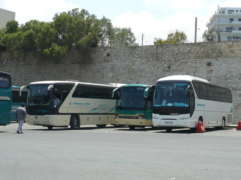 10.05.11,Reisebusse in Iraklio auf Crete/Greece.