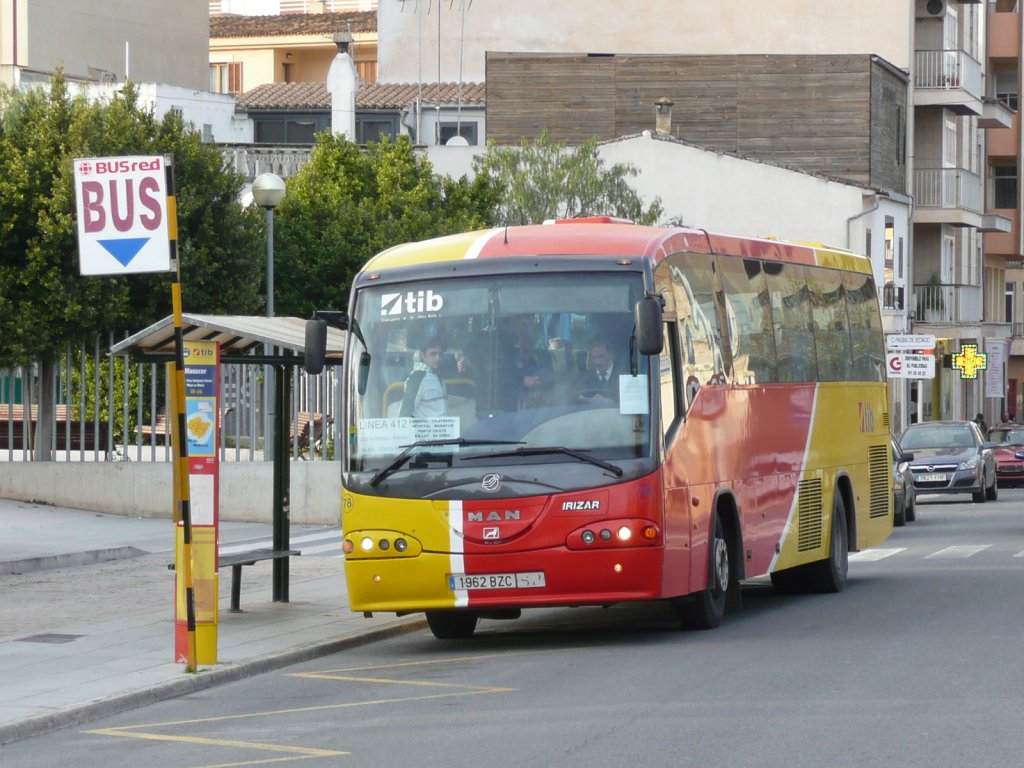 13.01.10,MAN-Irizar der tib Nr.78 als berlandbus auf der Linea 412 am Bahnhof Manacor auf Mallorca.