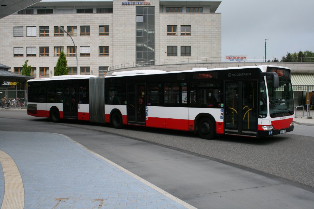7911 ein Gelenkbus vom Typ Citaro(Facelift)G am 22.Mai 2010 auf der Busanlage Poppnebttel. Er hatte als Zielbeschriftung  Betriebshof Hummelsbttel  dranstehen und war vermutlich als B-Wagen im Einsatz.