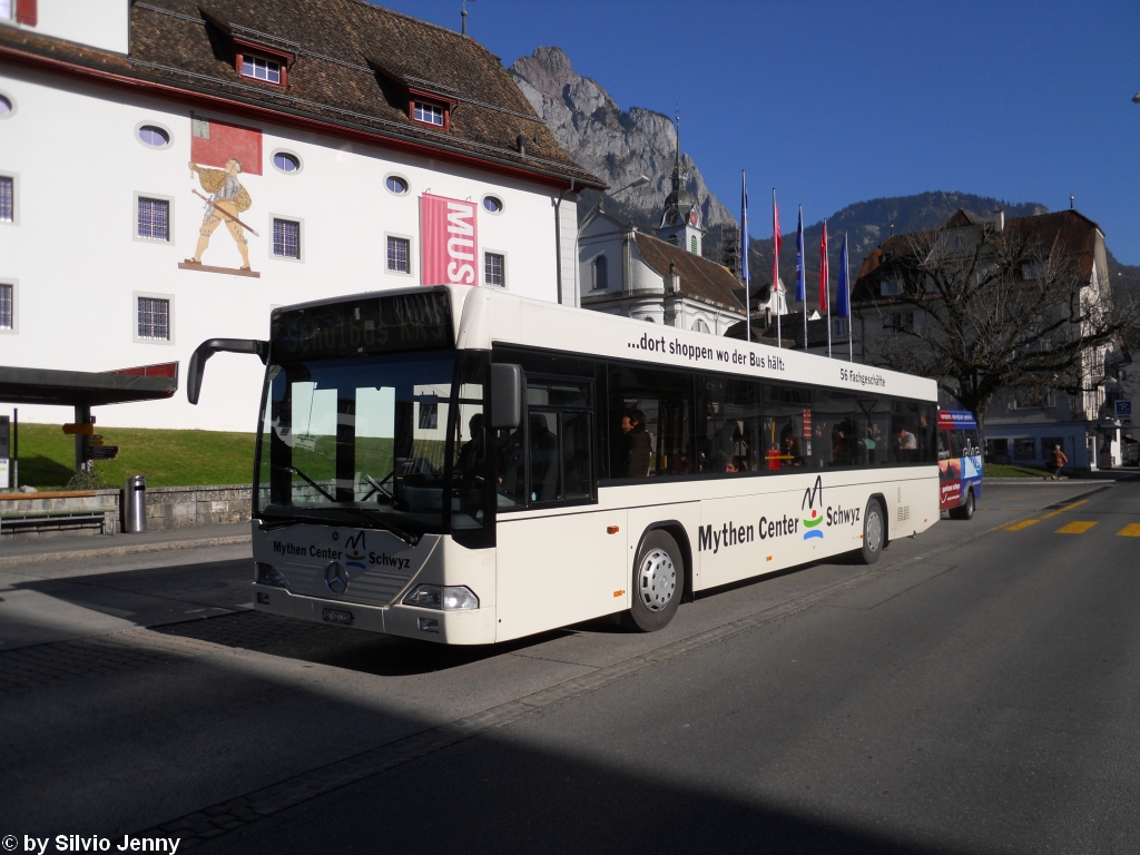 AAGS Nr. 20 ''Mythen Center'' (Mercedes/Hess Citaro O530) am 5.11.2010 in Schwyz, Post als Schulbus zur Kantonsschule.