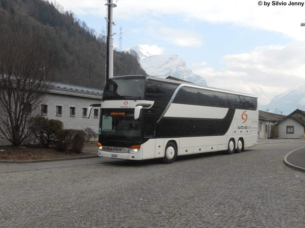 AAGU Nr. 60 (Setra S431DT) am 11.3.2012 beim Bhf. Flelen. Noch zwei Tage zuvor verunfallte dieser Wagen, als ein Autofahrer in Luzern ein Rotlicht missachtete und in den Bus prallte.