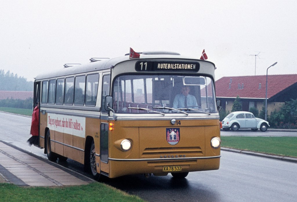Aarhus ÅS Buslinie 11 (Leyland-DAB 14) Tranbjerg am 13. September 1974. - Der Dieselbus fährt in Richtung Rutebilstationen, d.h. Omnibusbahnhof.