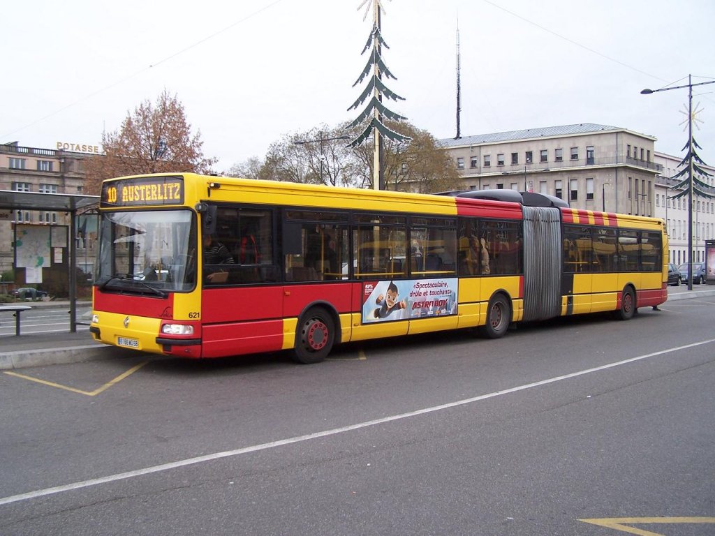 Agora Gelenkbus Nr 621, einziger 4-Triger in Mulhouse am 05/12/09.
