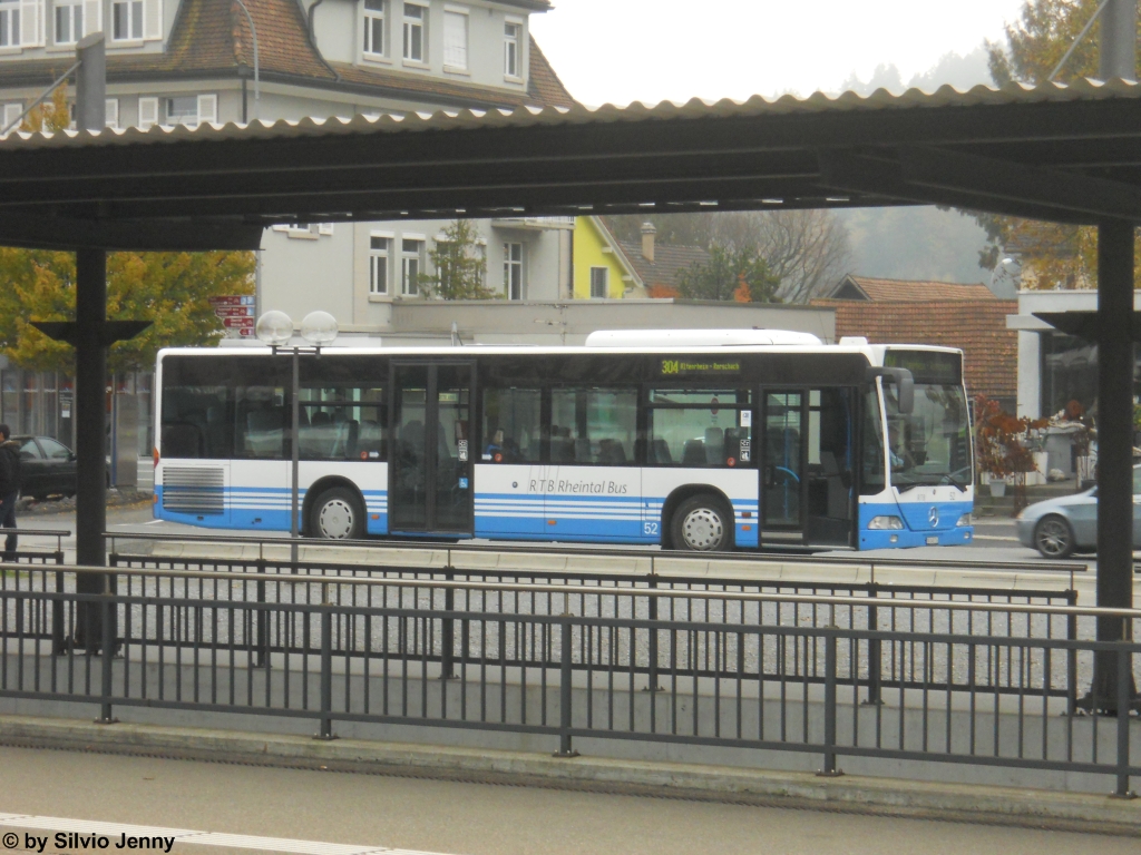 Am 1.11.2011 hatte ich wiedereinmal einen EC von St.Margrethen nach Zrich zu fahren. Beim warten auf den Zug beim Bhf. St.Margrethen kam dann auch noch der RTB Nr. 52 (Mercedes Citaro O530), dessen Reisende vom viermaligen direkten Anschluss aus dem Rheintal nach Zrich profitierten.