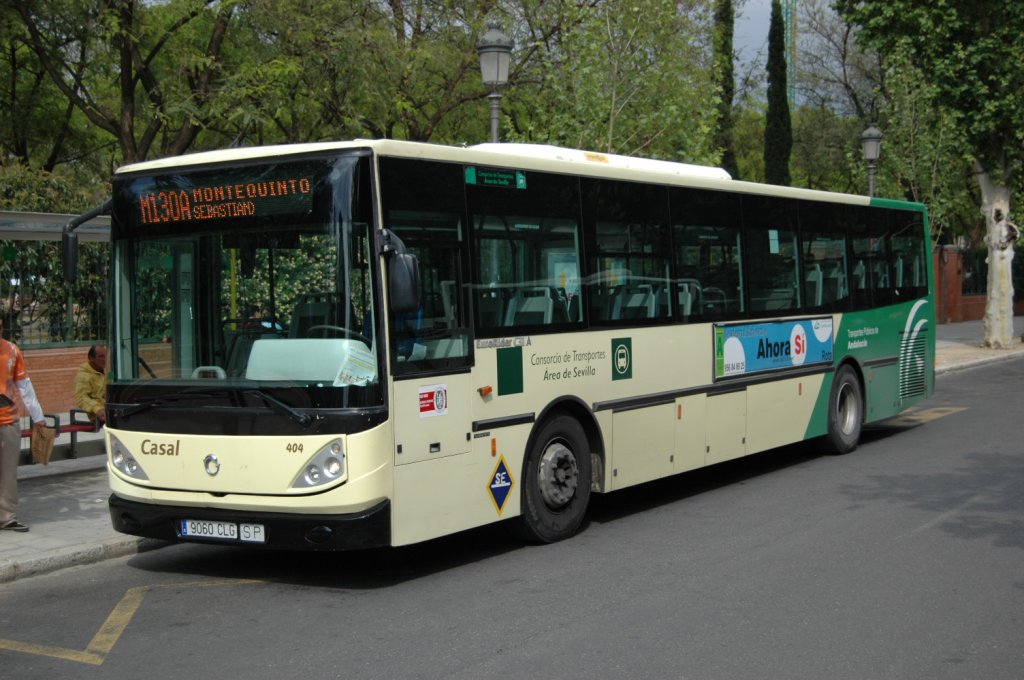 Am 12.05.2010 in Sevilla ein Irisbus EuroRider C31A von Irisbus Iberica S.L. Madrid als berlandlinie im Einsatz gesehen.