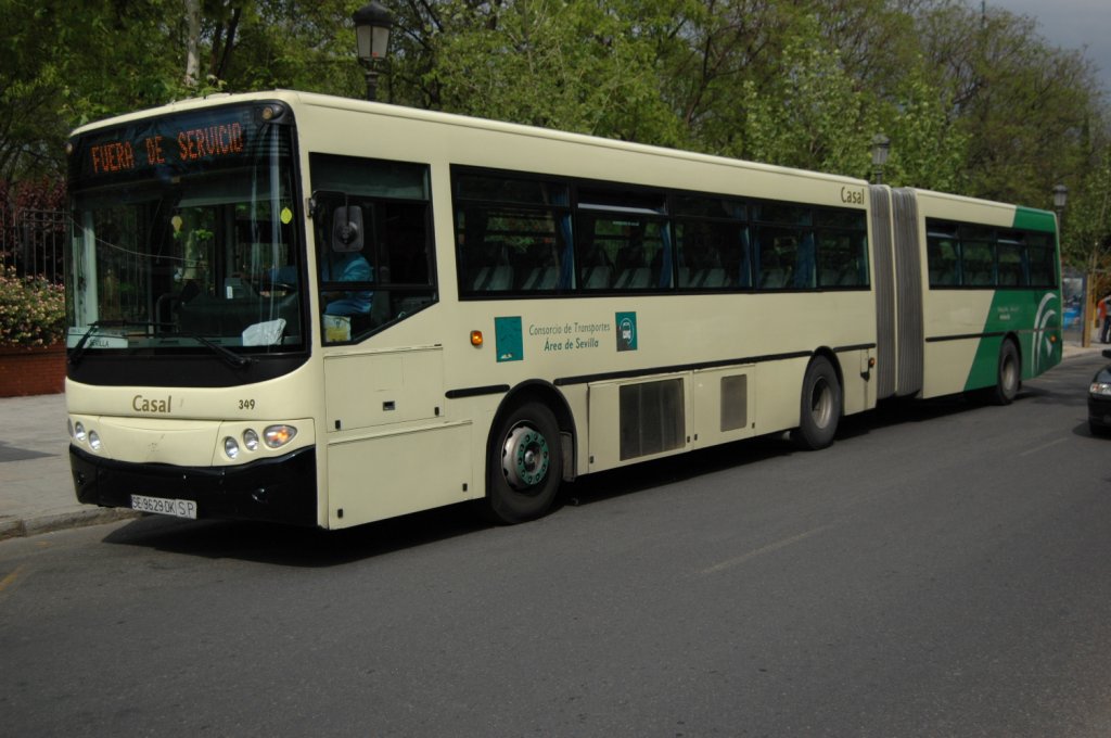 Am 12.05.2010 in Sevilla ein Volvo Gelenkbus als berlandlinie im Einsatz gesehen.