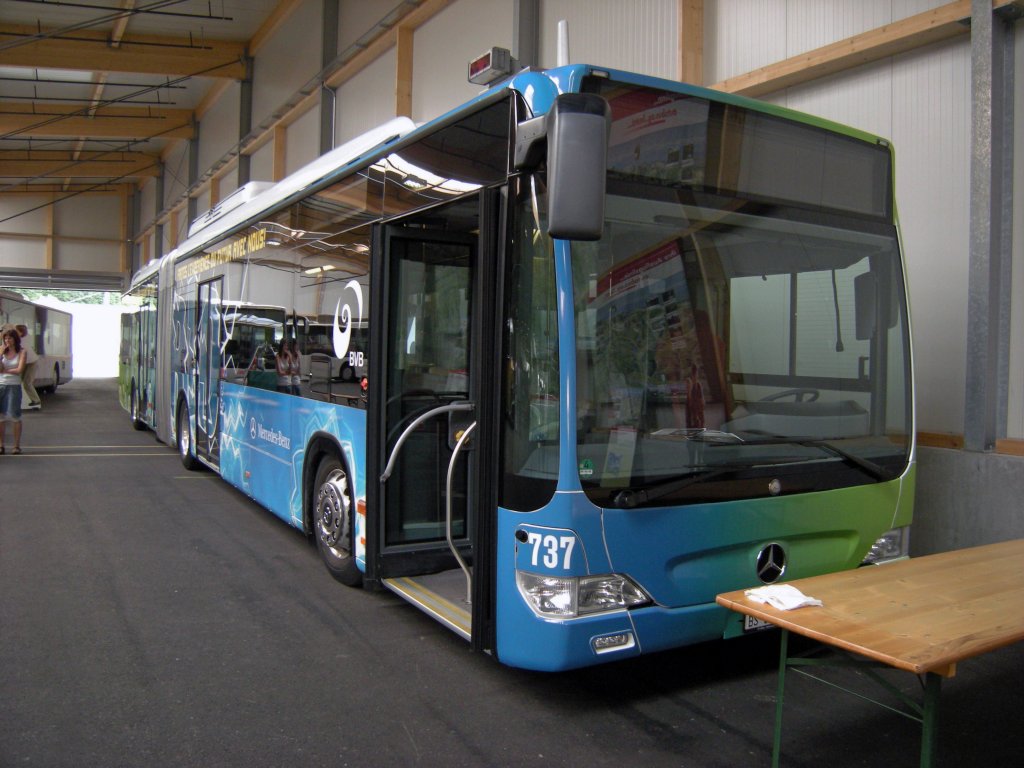 Am 21. Mai 2011 war der Hybrydtestbus der BVB bei der AAGL am Tag der offenen Tr zu Gast. Die Aufnahme stammt vom 21.05.2011.