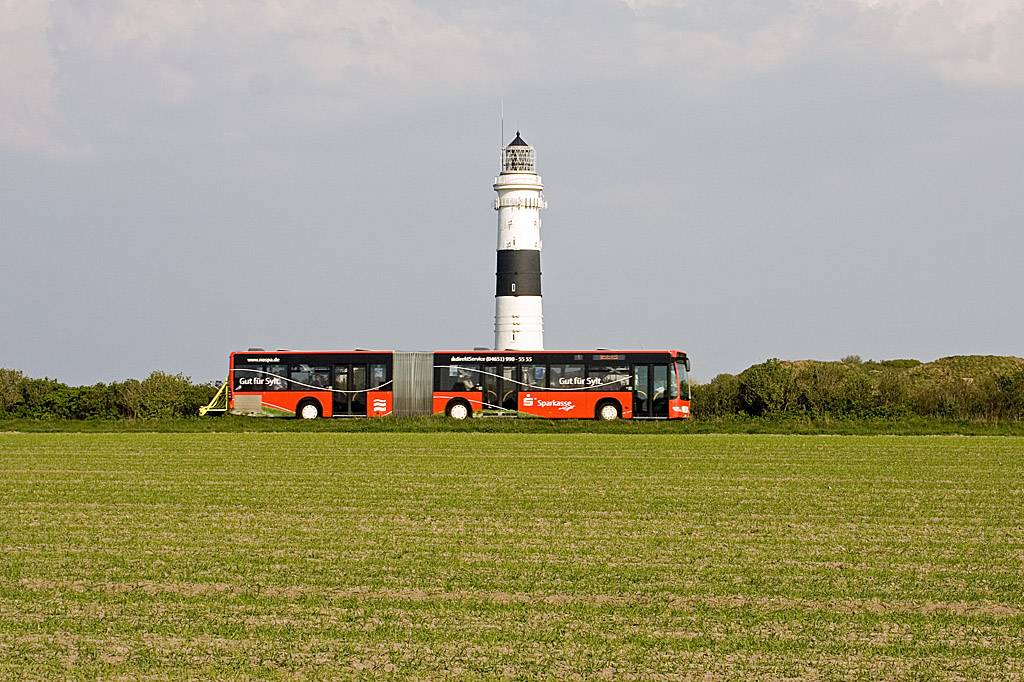 Am 25. April 2009 war der NF-SV 411 auf der Linie 1 aus List auf Sylt kommend, als der Bus am Kampener Leuchtturm in Richtung Westerland unterwegs war.