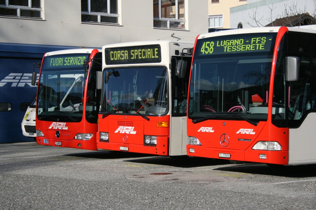 Am 25.11.2009 hatte ich das Glck, gleich drei Mercedes-Stadtbus-Generationen nebeneinander ablichten zu knnen: ARL Nr. 1, 22 und 35 beim Depot Tesserete. 