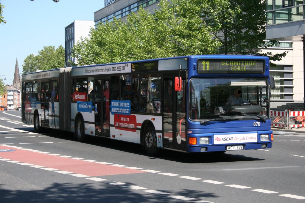 ASEAG 870 (AC L 369) macht Werbung fr Netaachen.
Aachen Bushof, 4.6.2010.