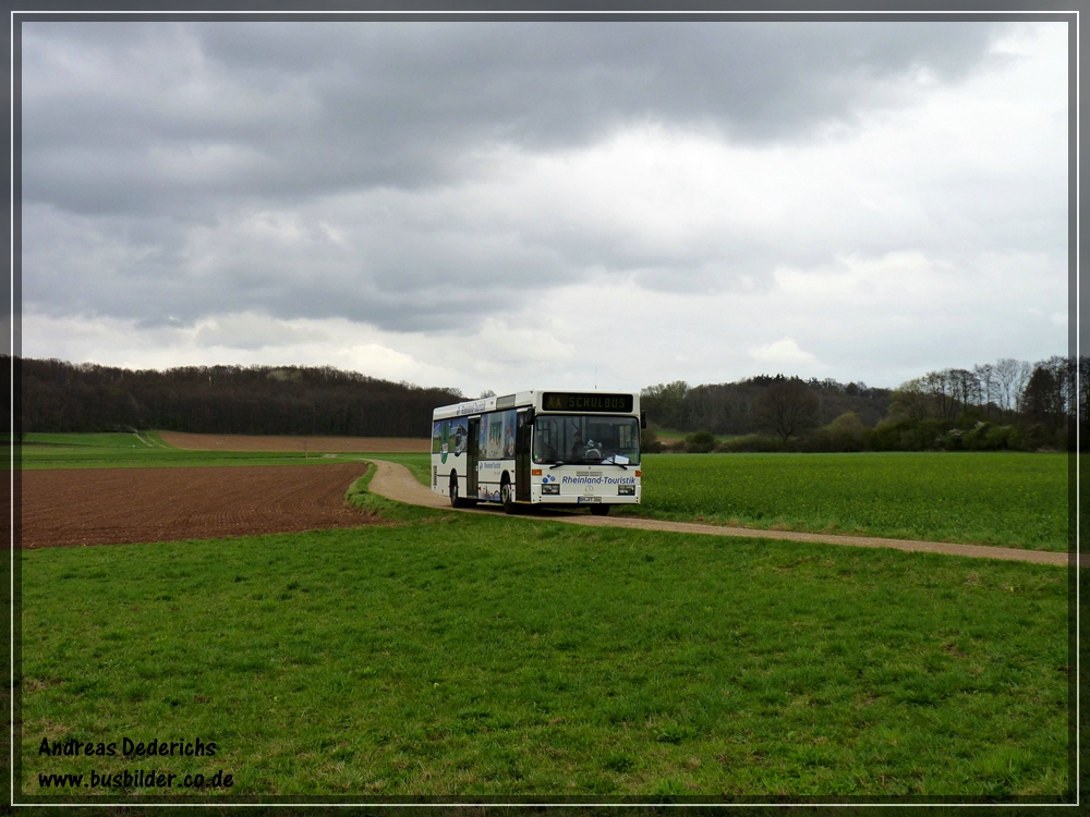 Auf einem Feld nahe der Ortschaft Schwerfen konnte ich diesen MB  bei einer Sonderfahrt am  07.04.2012 Fotografieren