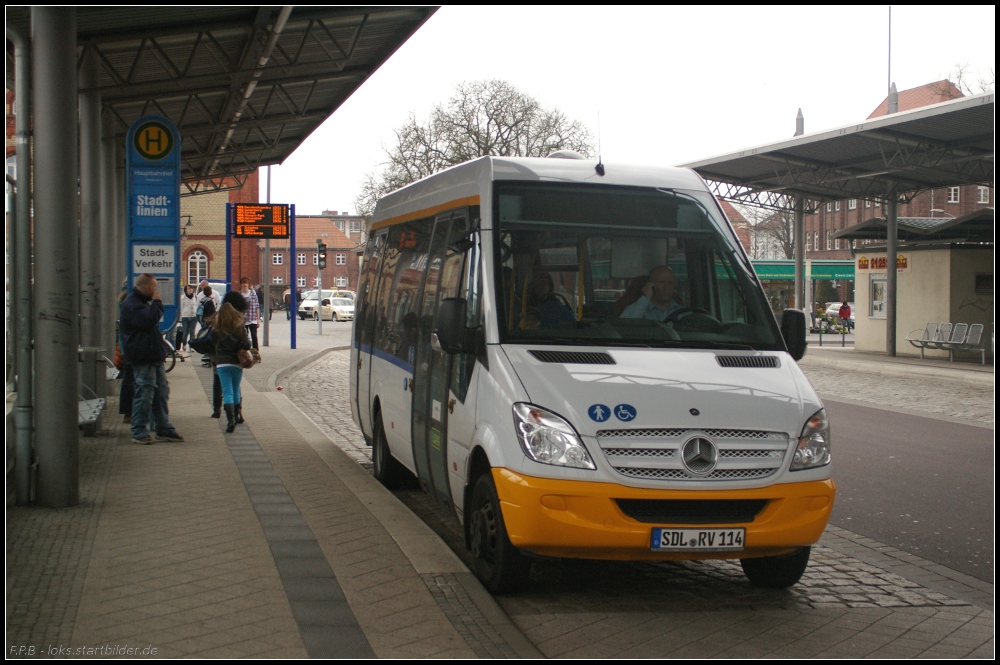 Auf der Linie 906 nach Rxe fhrt dieser Bus der RVW (Mercedes Sprinter City, SDL RV 114, gesehen Hauptbahnhof Stendal 25.03.2011)