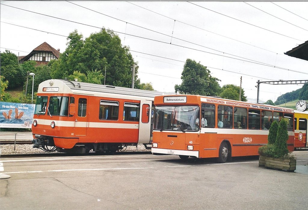 Aus dem Archiv: BSU, Solothurn Nr. 45/SO 21'608 Mercedes (Baujahr 1985) am 17. Juli 2003 als Bahnersatzbus beim RBS-Bahnhof Deisswil.