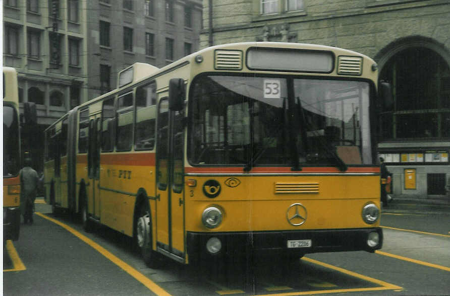 Aus dem Archiv: Cars Alpin Neff, Arbon - Nr. 3/TG 2206 - Mercedes O 305G am 8. Oktober 1996 beim Bahnhof St. Gallen