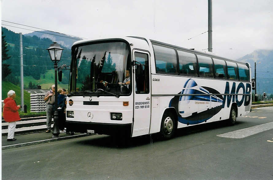 Aus dem Archiv: MOB Montreux - BE 220'965 - Mercedes O 303 am 29. August 1999 beim Bahnhof Gstaad