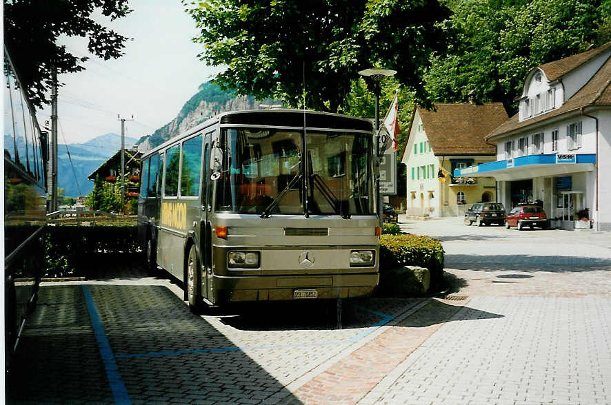Aus dem Archiv: Moor, Oberhasli - ZH 70'852 - Mercedes/Tscher O 303 (ex VZO Grningen Nr. 37) am 27. Juni 1999 in Flelen, Hotel Hirschen