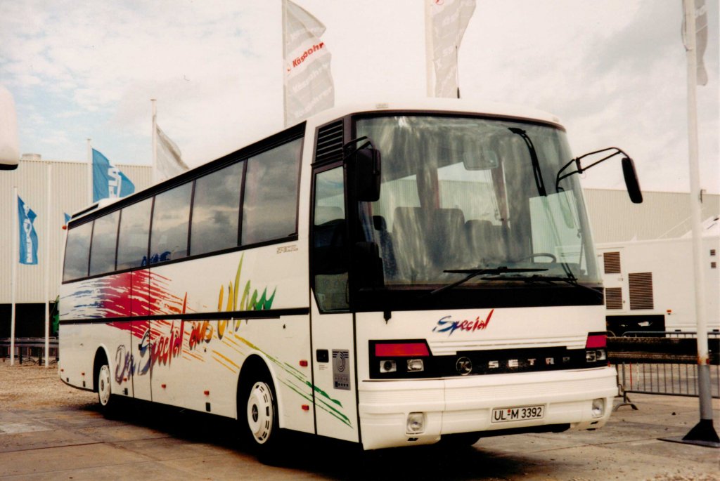 Aus dem Archiv: Setra S 250 Spezial, letzter Reisebus der 200er Baureihe, Vorfhrwagen noch mit den klassischen Auenspiegeln, September 1994 IAA Hannover