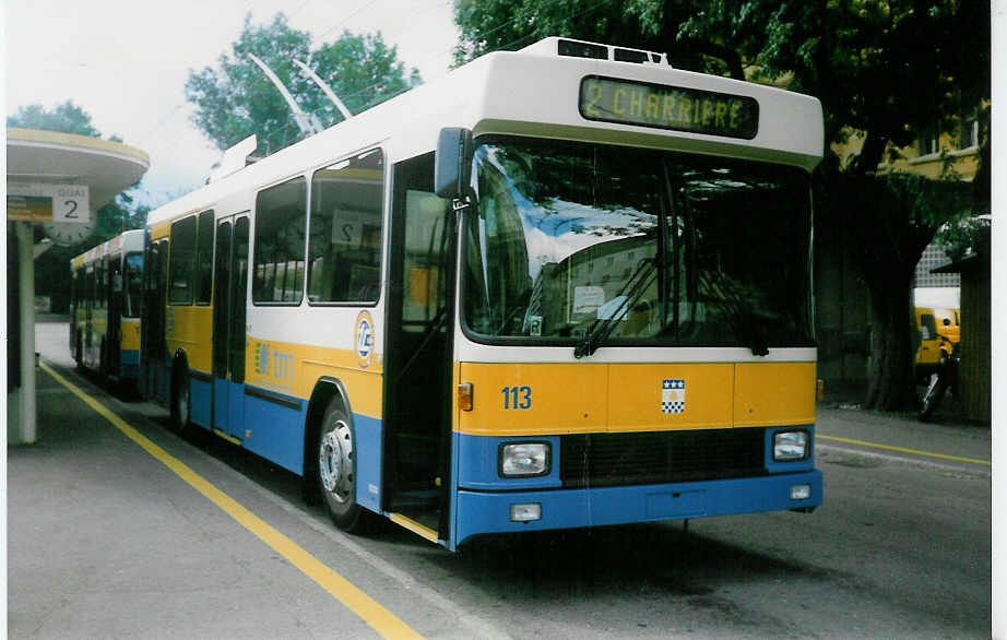 Aus dem Archiv: TC La Chaux-de-Fonds Nr. 113 NAW/Hess Trolleybus am 7. Oktober 1997 La Chaux-de-Fonds, Bahnhof