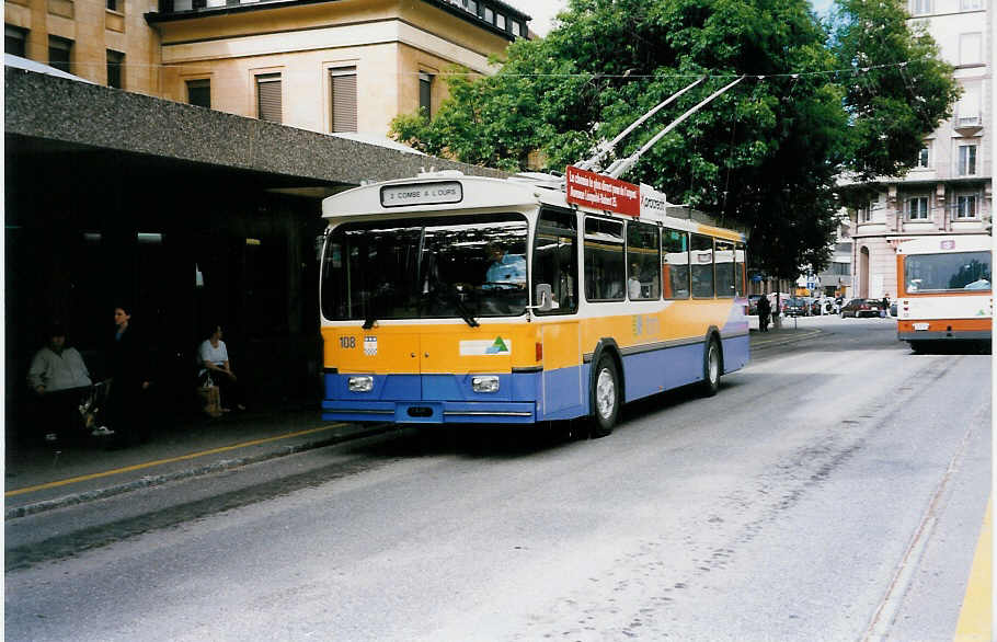 Aus dem Archiv: TC La Chaux-de-Fonds Nr. 108 FBW/Hess-Haag Trolleybus am 6. Juli 1999 La Chaux-de-Fonds, Bahnhof