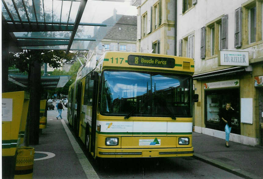 Aus dem Archiv: TN Neuchtel Nr. 117 NAW/Hess Gelenktrolleybus am 7. Oktober 1997 Neuchtel, Place Pury