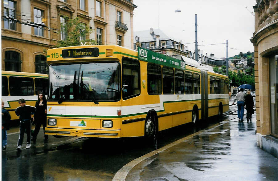 Aus dem Archiv: TN Neuchtel Nr. 115 NAW/Hess Gelenktrolleybus am 6. Juli 1999 Neuchtel, Place Pury