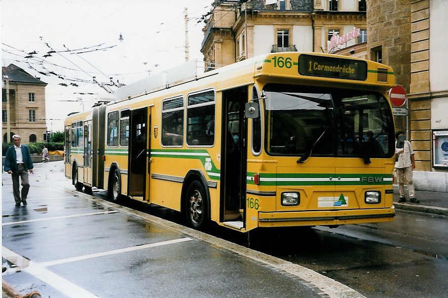 Aus dem Archiv: TN Neuchtel Nr. 166 FBW/Hess Gelenktrolleybus am 6. Juli 1999 Neuchtel, Place Pury