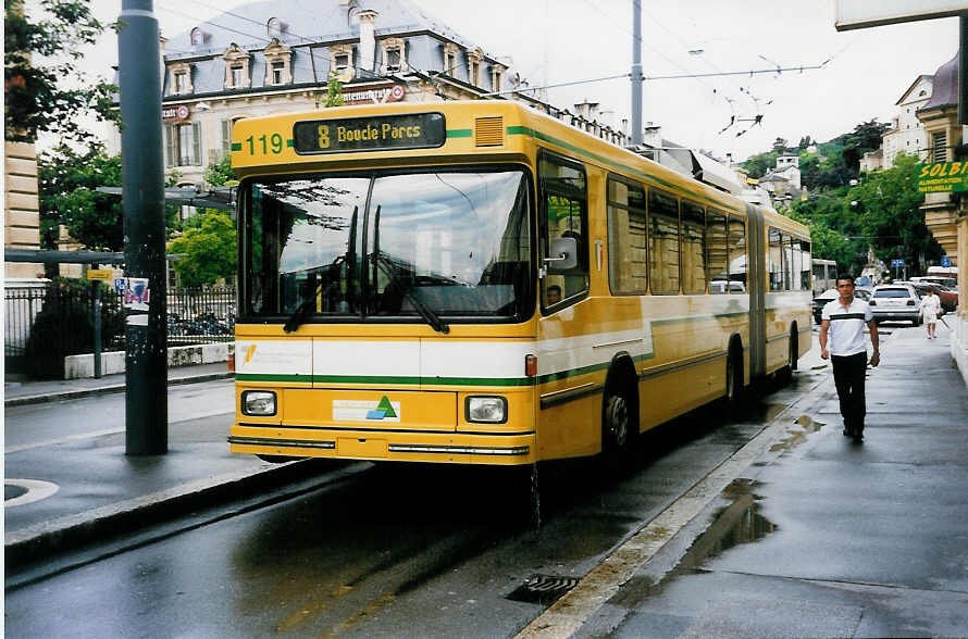 Aus dem Archiv: TN Neuchtel Nr. 119 NAW/Hess Gelenktrolleybus am 6. Juli 1999 Neuchtel, Place Pury