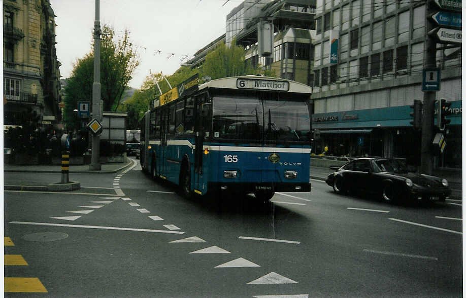Aus dem Archiv: VBL Luzern Nr. 165 Volvo/Hess Gelenktrolleybus am 19. April 1997 Luzern, Bahnhof