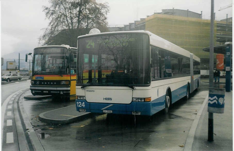 Aus dem Archiv: VBL Luzern Nr. 124/LU 15'004 Volvo/Hess am 30. November 1997 Luzern, Bahnhof