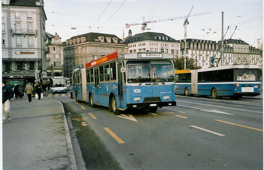 Aus dem Archiv: VBL Luzern Nr. 108/LU 15'073 Volvo/Hess am 30. Dezember 1999 Luzern, Schwanenplatz