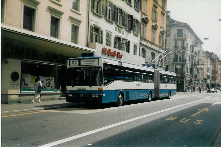Aus dem Archiv: VBZ Zrich - Nr. 27 - Mercedes O 405GTZ Gelenktrolleybus am 7. Juni 1997 in Zrich, Langstrasse