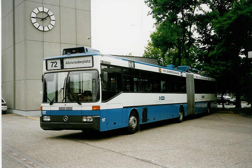 Aus dem Archiv: VBZ Zrich - Nr. 117 - Mercedes O 405GTZ Gelenktrolleybus am 26. Juni 1999 in Zrich, Garage Hardau