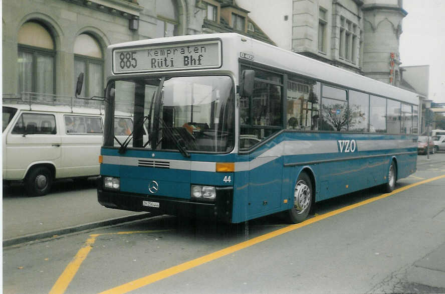 Aus dem Archiv: VZO Grningen - Nr. 44/ZH 256'444 - Mercedes O 405 am 11. Oktober 1996 beim Bahnhof Rapperswil