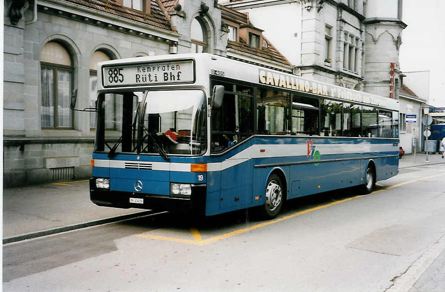 Aus dem Archiv: VZO Grningen - Nr. 19/ZH 41'419 - Mercedes O 405 am 19. Juli 1999 beim Bahnhof Rapperswil