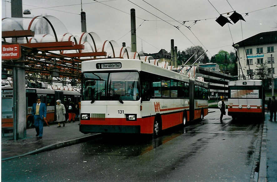 Aus dem Archiv: WV Winterthur - Nr. 131 - Saurer/FHS Gelenktrolleybus am 18. April 1999 beim Bahnhof Winterthur