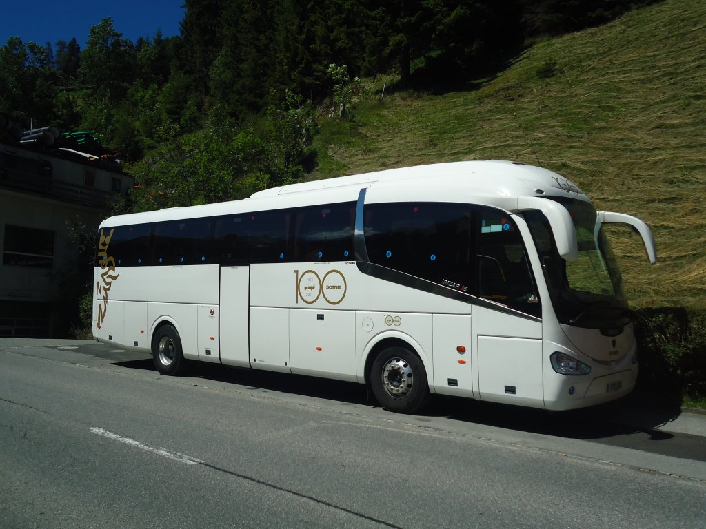 Aus England: YT11 LRL - Scania/Irizar am 1. August 2012 in Adelboden, Margeli