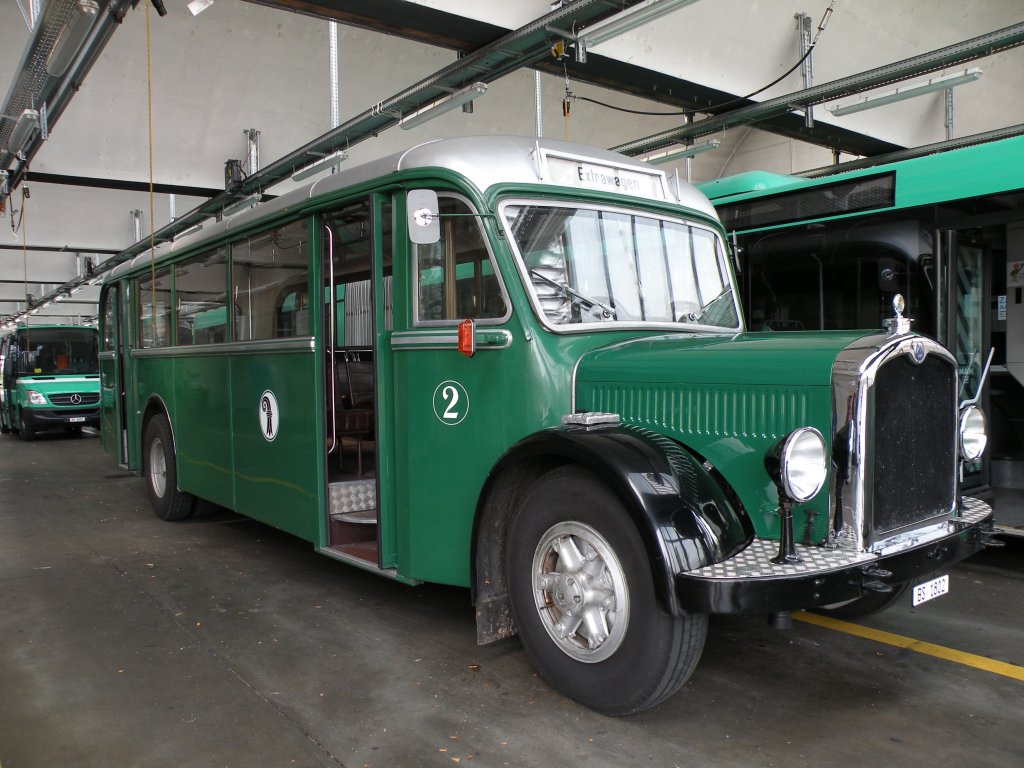 Autobus Oldtimer mit der Betriebsnummer 2 wartet in der Garage Rankstrasse auf seine nchste Extrafahrt. Die Aufnahme entstand am 22.09.2009.