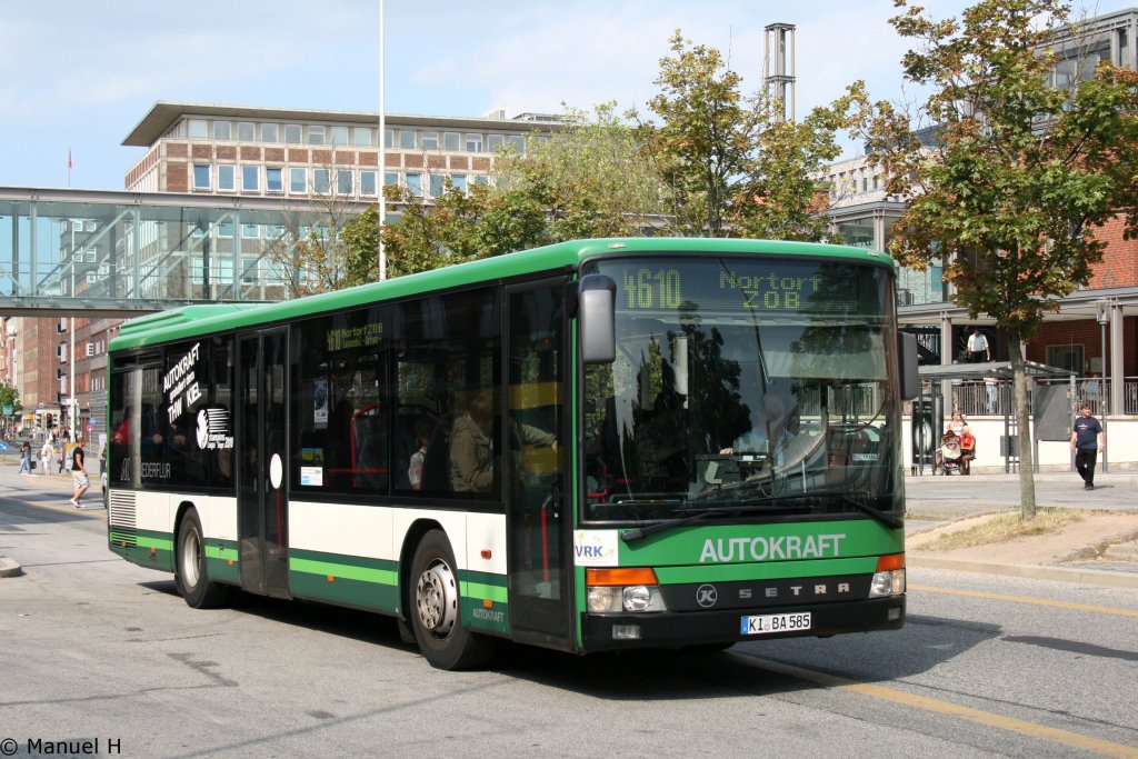 Autokraft (KI BA 585).
der Bus macht am Heck Werbung fr den THW Kiel.
Kiel HBF, 1.7.2010.