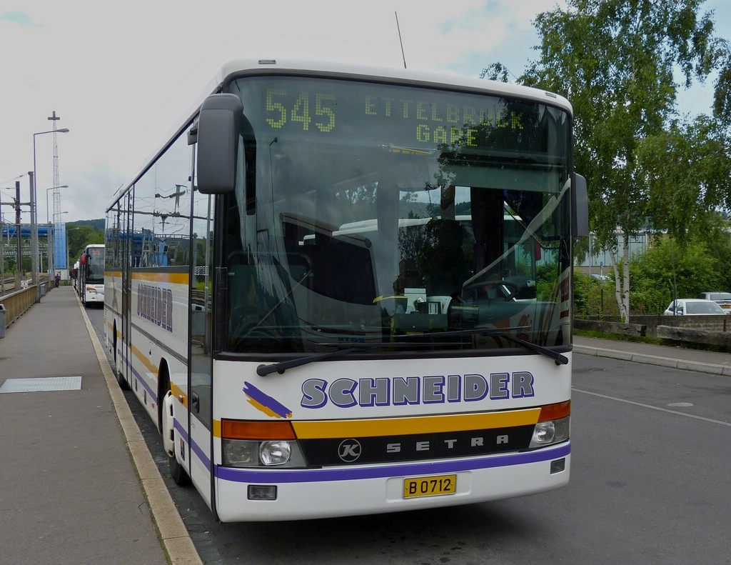 (B 0712) Setra S 315 UL, des Busunternehmens Schneider aus Kehmen, aufgenommen am Bahnhof in Ettelbrck am  05.07.2013.