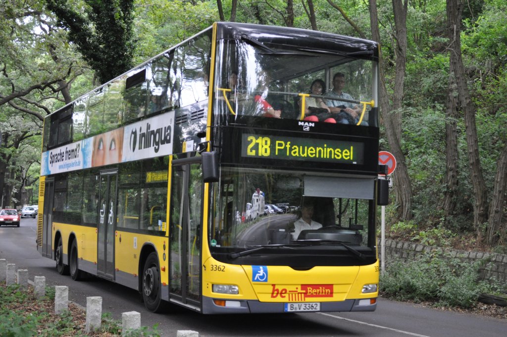 B-AV 3362 auf der Linie 218 nach Pfaueninsel. Aufgenommen am 11.08.2013 in Berlin Grunewald.