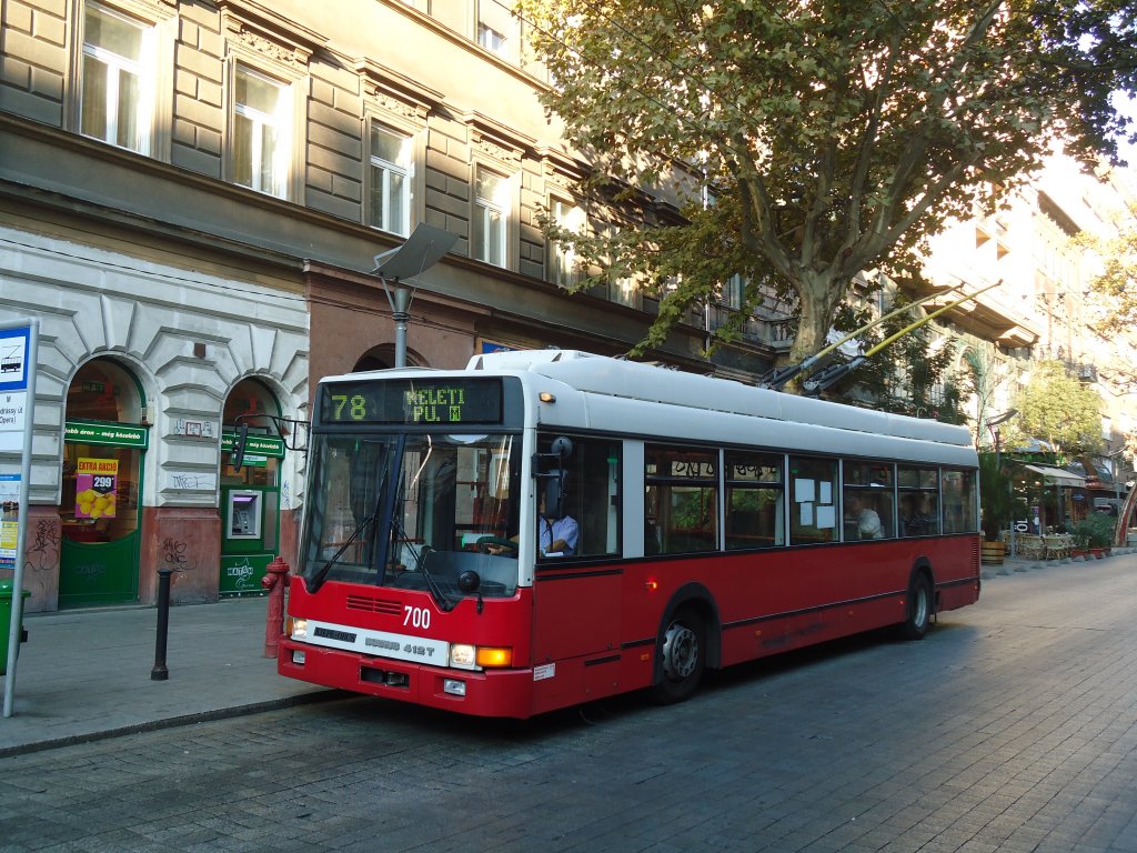 BKV Budapest - Nr. 700 - Ikarus Trolleybus am 3. Oktober 2011 in Budapest, M Andrassy ut (Opera)