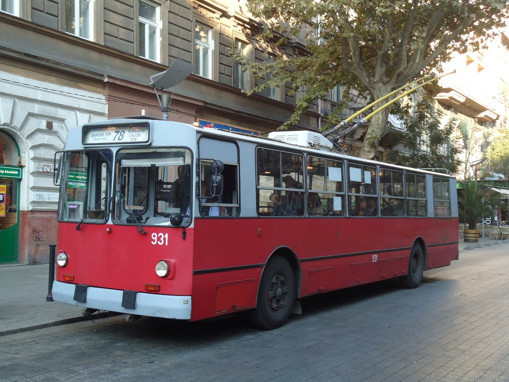 BKV Budapest - Nr. 931 - ZiU Trolleybus am 3. Oktober 2011 in Budapest, M Andrassy ut (Opera)
