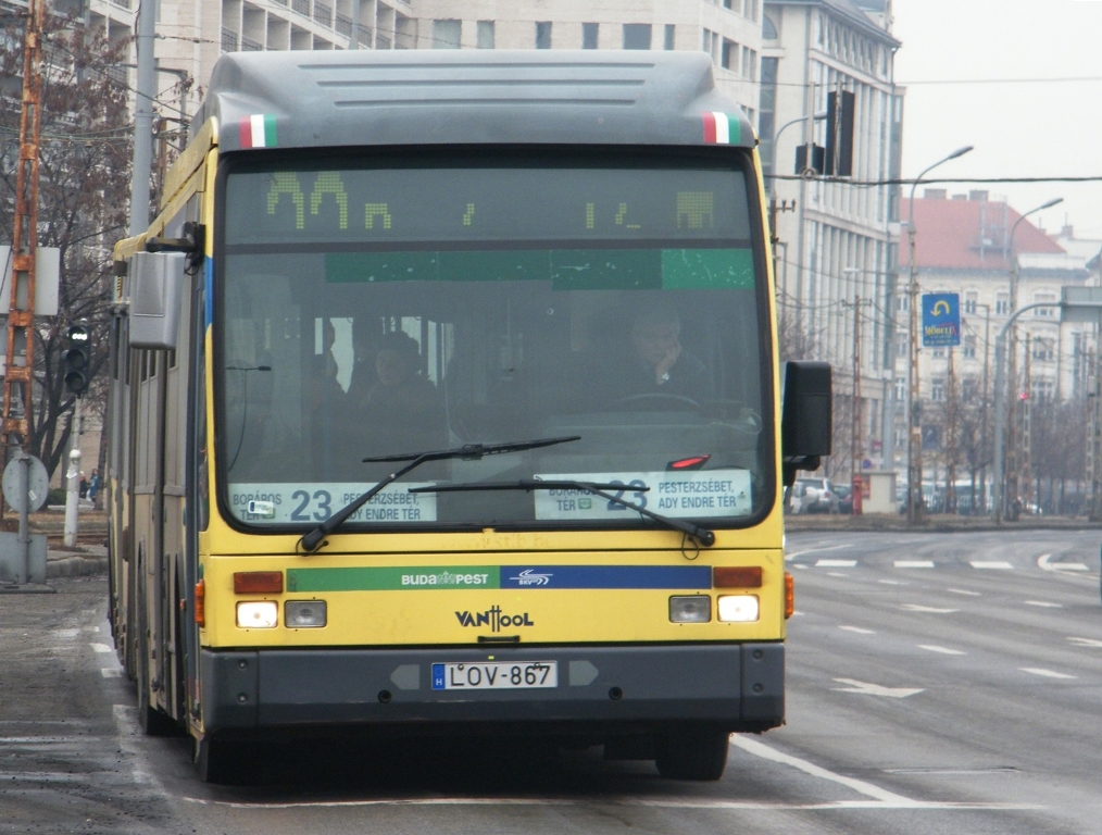 BKV LOV-867 (VanHool, Linie 23) beim Haltestelle Mester Strae, am 19. 02. 2012. 