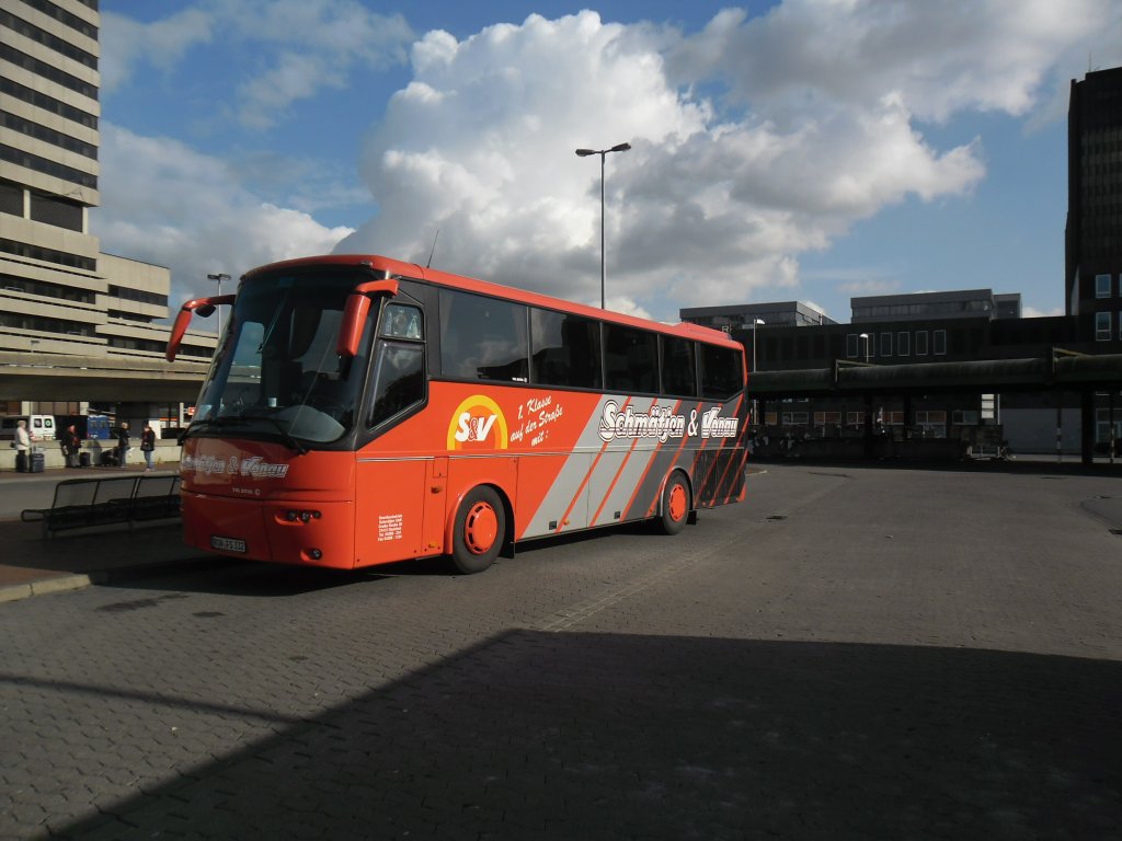 Bova Reisebus am /ZOB in Hannover am 19.10.2011.