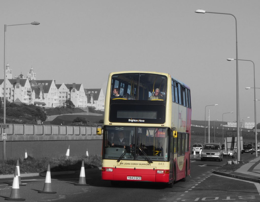 Brighton-Bus 843  Sir John Cordy Burrows  - benannt nach einem beliebten Brgermeister, der es im 19. Jahrhundert auf insgesamt fnf Amtsperioden schaffte.