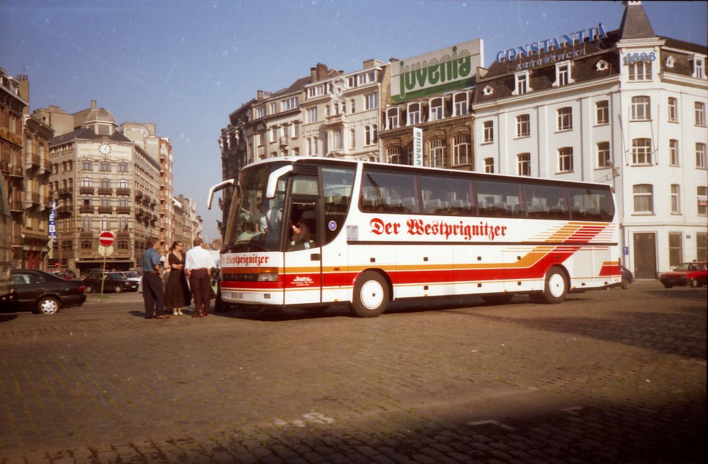 Brssel, Setra-Bus des 'Reisedienst Westprignitz' am Square de l'Aviation (Juni 1996)