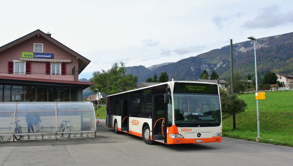 BSU Citaro II Nr. 82 als Bahnersatz beim Bahnhof Lommiswil. Wegen Bauarbeiten auf der Linie Solothurn-Lommiswil-Oberdorf-Moutier wurden smtliche Zge durch Busse ersetzt. Der Bus im Bild verkehrt nach Ankunft des Zuges aus Moutier nach Solothurn HB, via Langendorf-Solothurn West, 13.10.2012.

